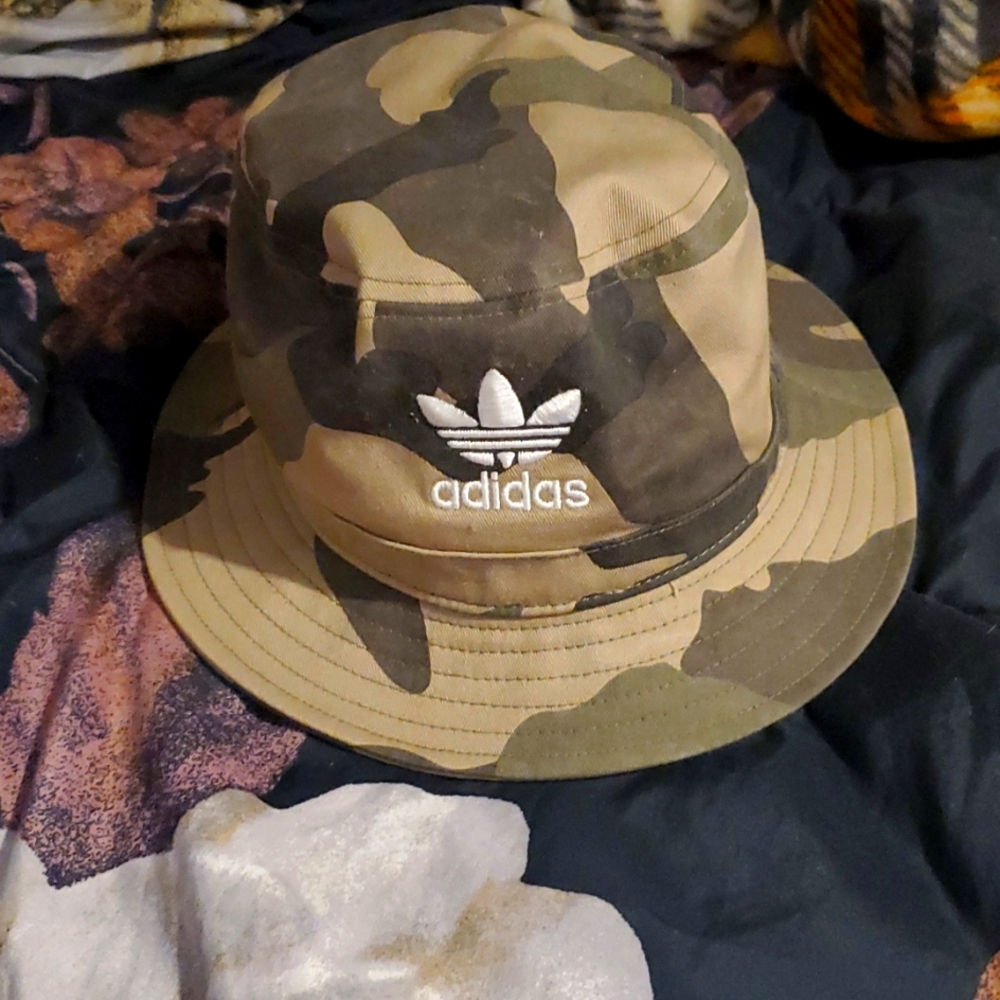 Adidas bucket hat
